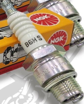 1x NGK B6HS 4510 Standard Spark Plug For PIAGGIO Vespa PX125 00-->08