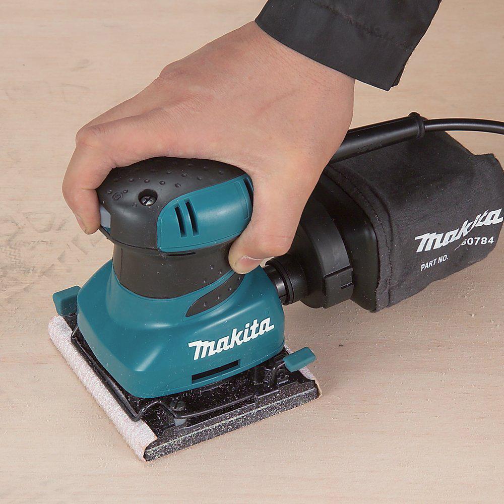 MAKITA BO4556 240v Palm sander quarter sheet