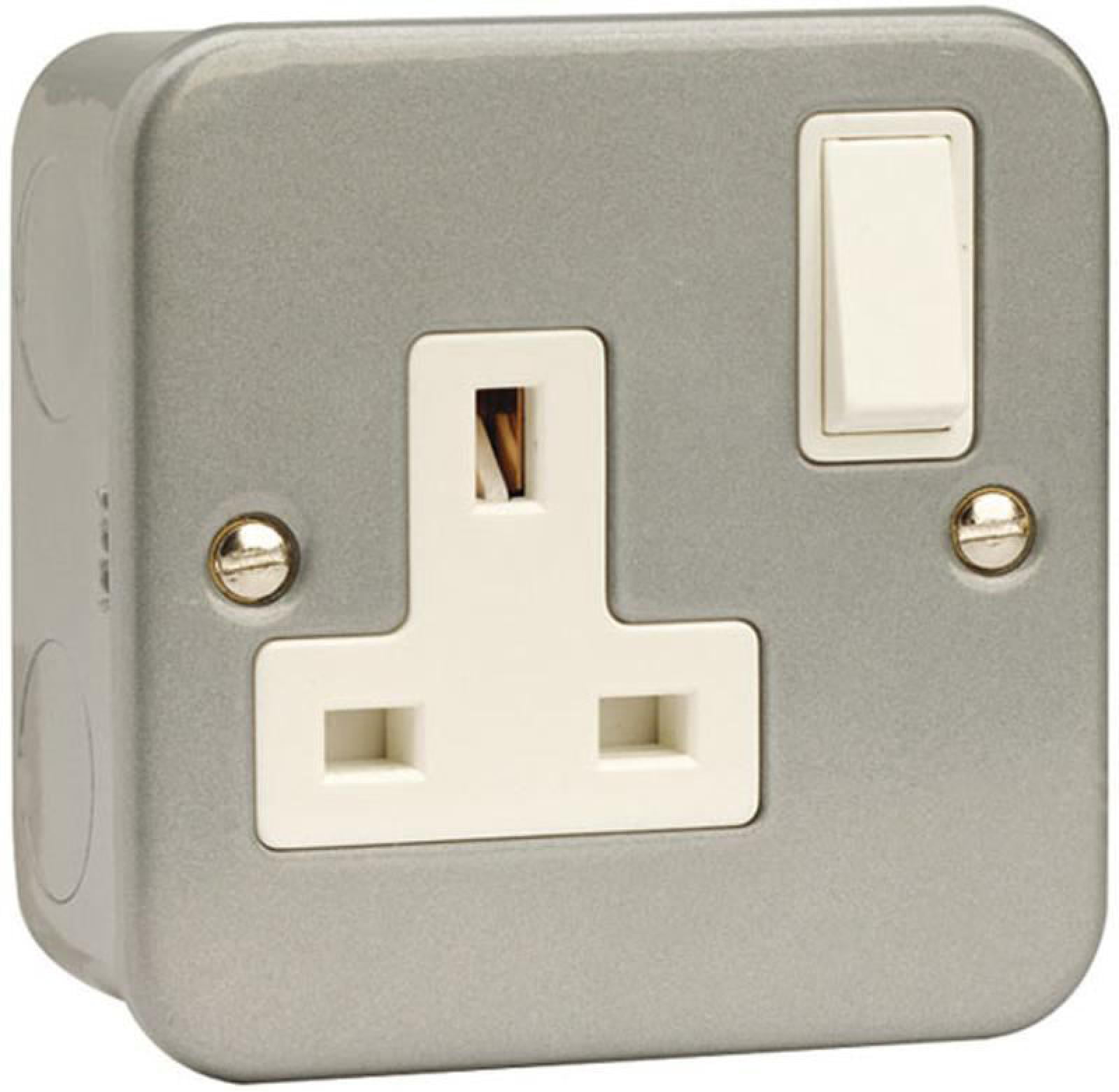 Metal Clad 1 Gang 13A Switched Plug Socket Click - CL035 13 Amp - Image 6