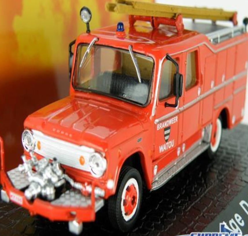 DODGE D-500 MODEL FIRE ENGINE BRANDWEER 1:76 SCALE ATLAS IXO RED LADDER PUMP K8
