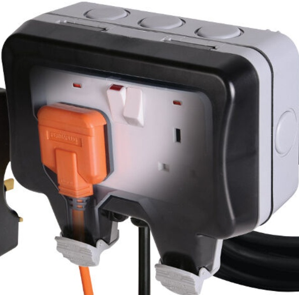 BG WP22KIT/3 Weatherproof Outdoor Mains Socket Power Kit & RCD Protected Plug