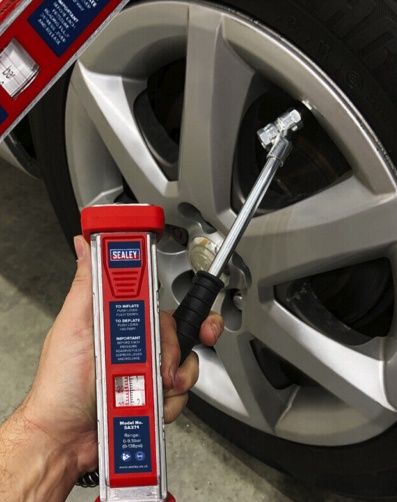 Sealey SA371 Tyre Inflator with 0.5m Hose & Twin Push-On Connector