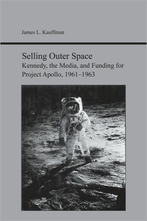 Selling Outer Space - 9780817355906