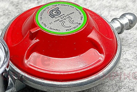Igt 37Mbar Propane Gas Regulator With Pressure Gauge Red